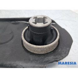 Renault - Megane - Front lower wishbone, right