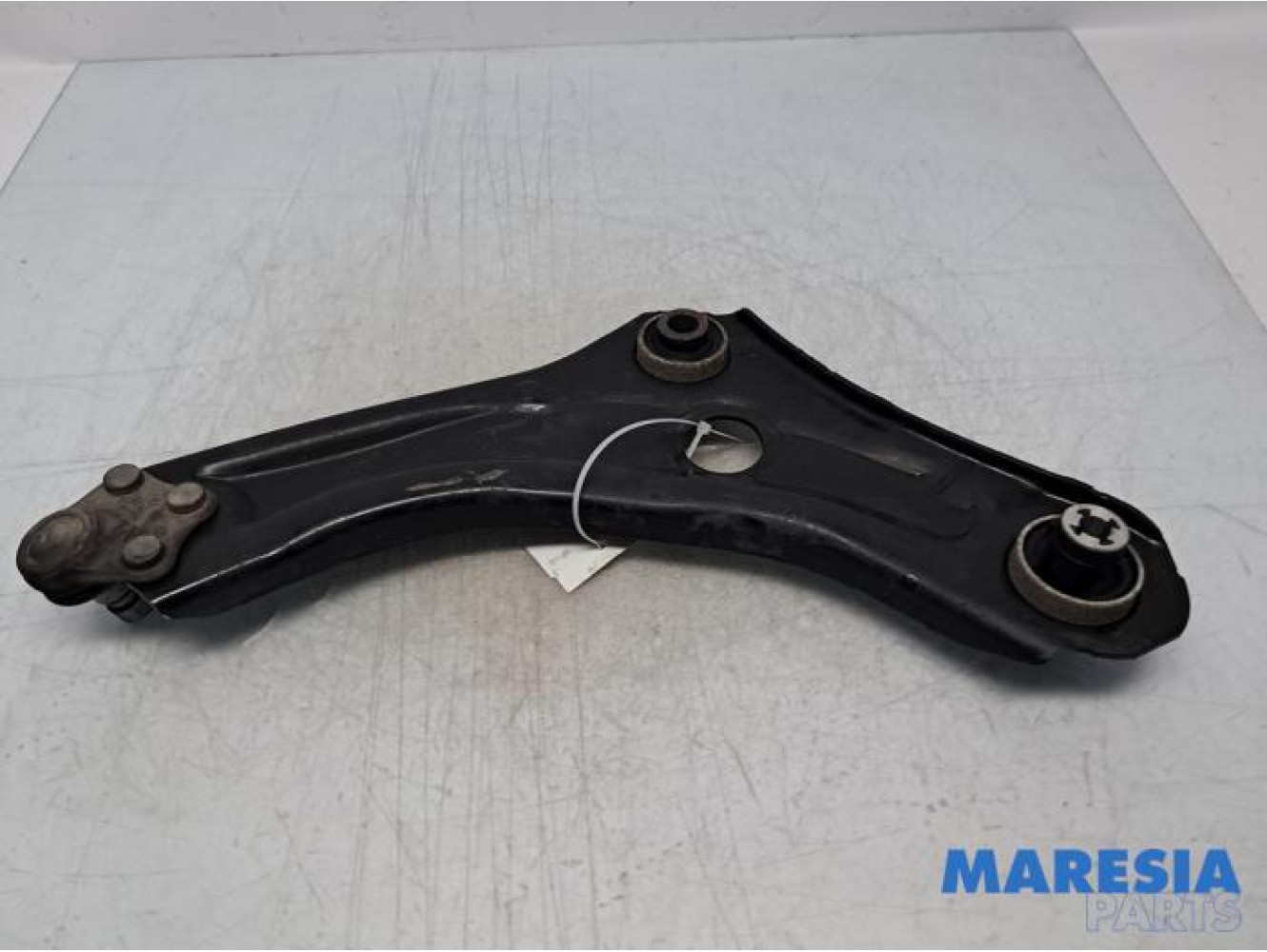 Renault - Megane - Front lower wishbone, right
