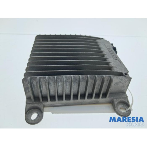 Renault - Grand Scenic - Radio versterker