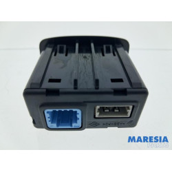 Renault - Grand Scenic - AUX/USB aansluiting