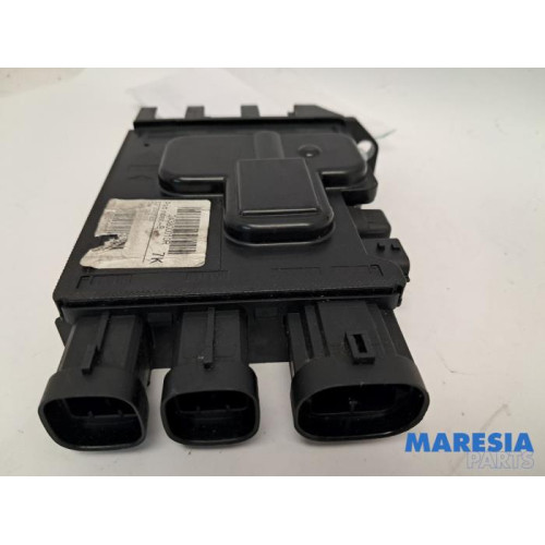Renault - Megane - Voltage regulator