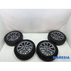 Renault - Clio - Sportvelgenset + banden