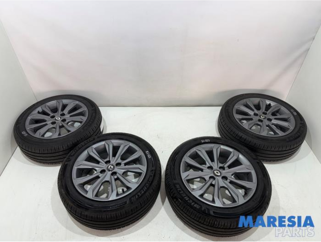 Renault - Clio - Sportvelgenset + banden