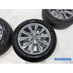 Renault - Clio - Sportvelgenset + banden