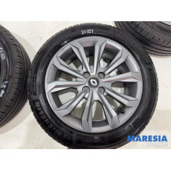 Renault - Clio - Sportvelgenset + banden