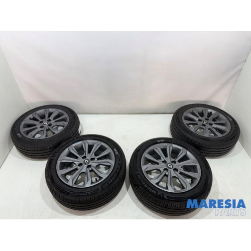 Renault - Clio - Sport rims set + tires