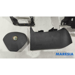 Alfa Romeo - Mito - Airbag set + dashboard