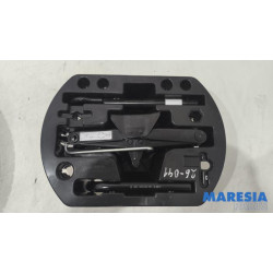 Renault - Captur - Krikset + reservewiel