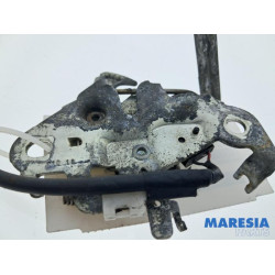 Peugeot - 108 - Bonnet lock mechanism