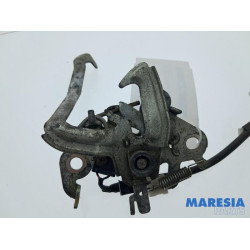 Peugeot - 108 - Bonnet lock mechanism