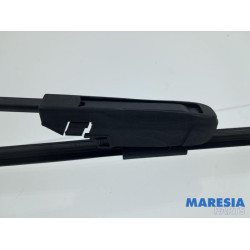 Renault - Captur - Front wiper arm