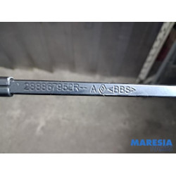 Renault - Captur - Front wiper arm