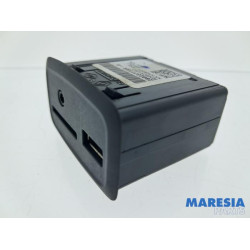 Renault - Captur - AUX / USB connection