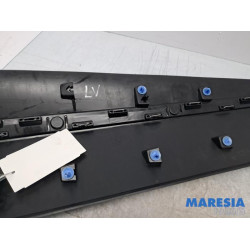 Renault - Captur - Door strip