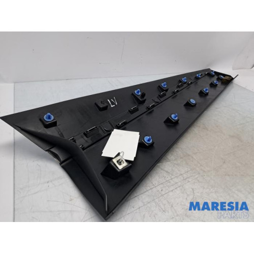 Renault - Captur - Door strip