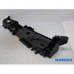 Renault - Captur - Lock plate