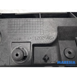 Renault - Captur - Lock plate