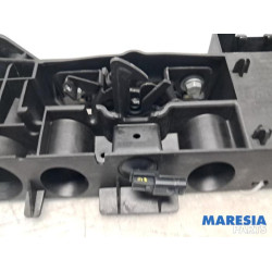 Renault - Captur - Lock plate