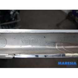 Renault - Captur - Cadre de calandre