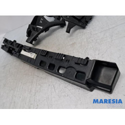 Renault - Captur - Stoßstangenstütze mitte hinten