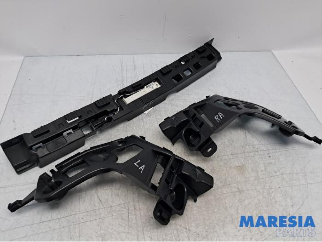 Renault - Captur - Stoßstangenstütze mitte hinten