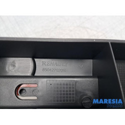 Renault - Captur - Stoßstangenstütze mitte hinten