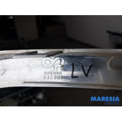 Renault - Captur - Cadre de calandre