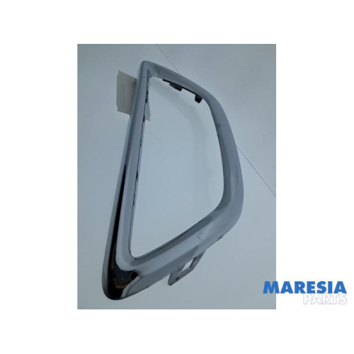 Renault - Captur - Cadre de calandre