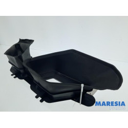 Renault - Captur - Air funnel