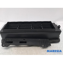 Renault - Captur - Air funnel