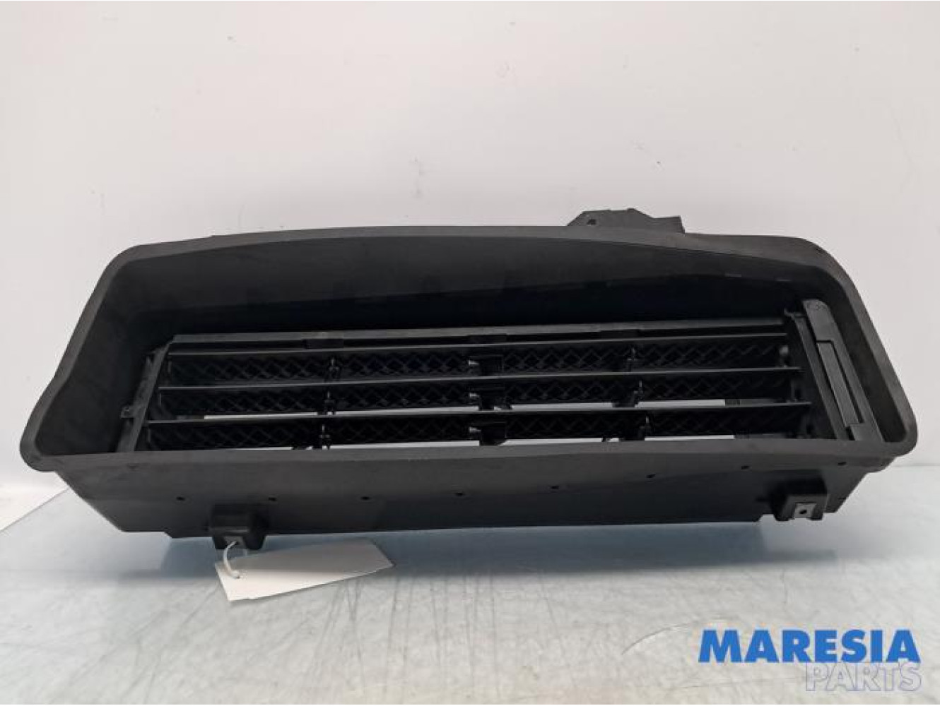 Renault - Captur - Air funnel