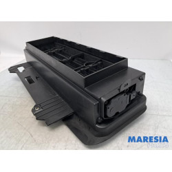 Renault - Captur - Air funnel