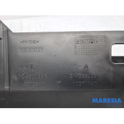 Renault - Captur - Air funnel