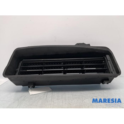 Renault - Captur - Air funnel