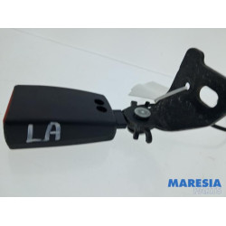 Peugeot - 308 - Insertion ceinture de sécurité arrière gauche