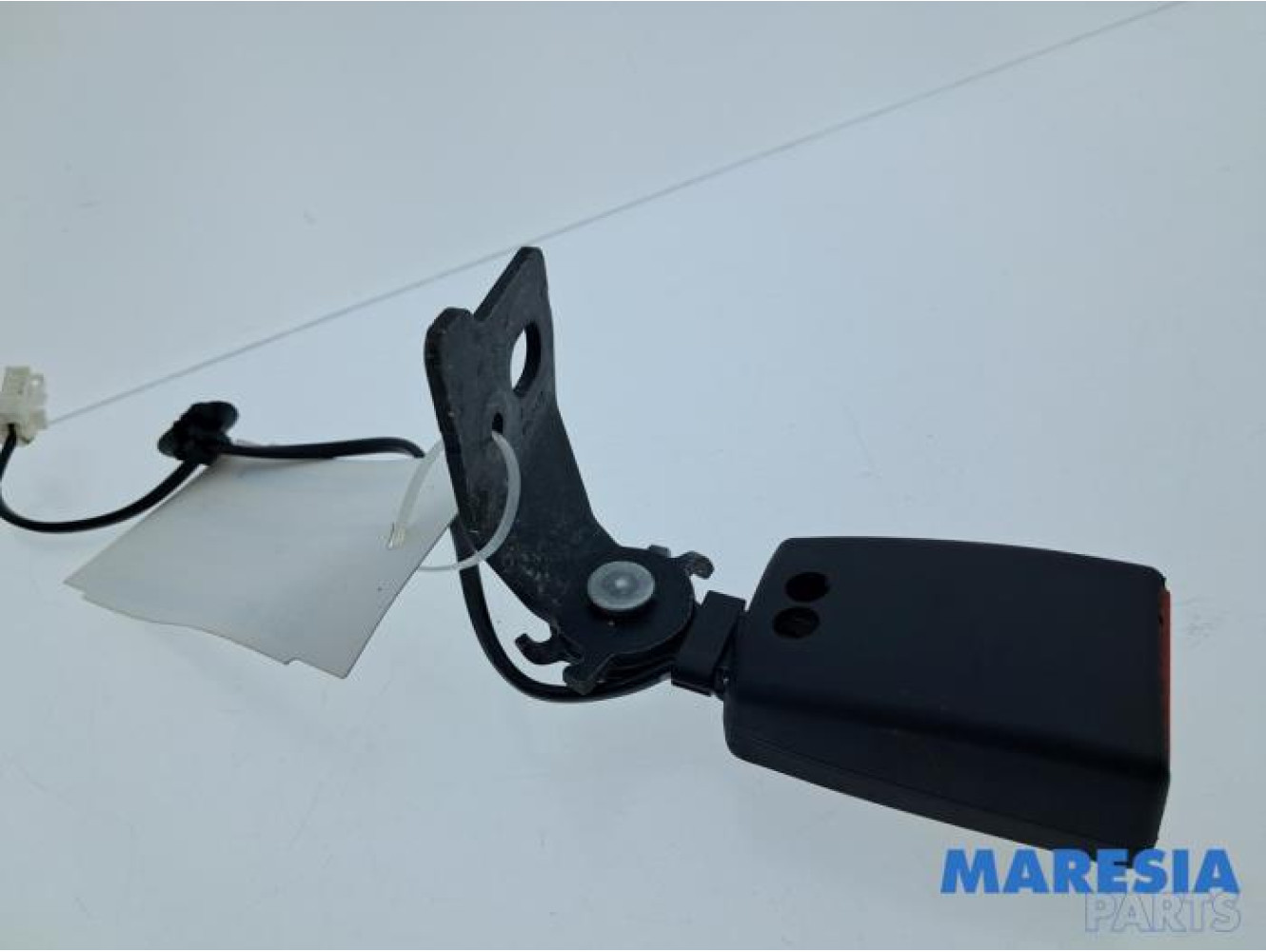 Peugeot - 308 - Insertion ceinture de sécurité arrière gauche