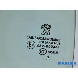 Peugeot - 308 - Rear door window 4-door door, rear right