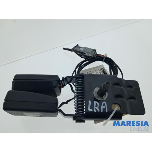 Opel - Adam - Insertion ceinture de sécurité arrière gauche