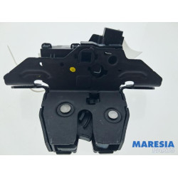Opel - Adam - Tailgate lock mechanism