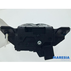 Opel - Adam - Tailgate lock mechanism