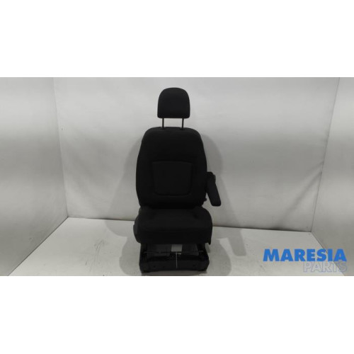 Renault - Trafic - Seat, right