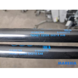 Opel - Adam - Set of tailgate gas struts