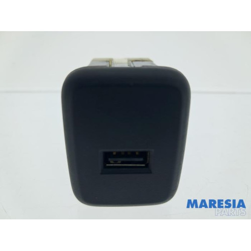 Opel - Adam - AUX/USB aansluiting