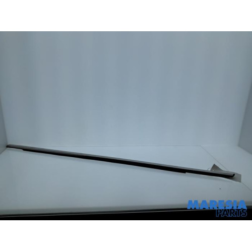 Peugeot - 308 - Cadre portière