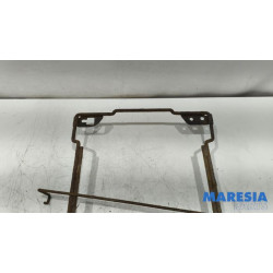 Renault - Trafic - Aufhängemechanik Reserverad