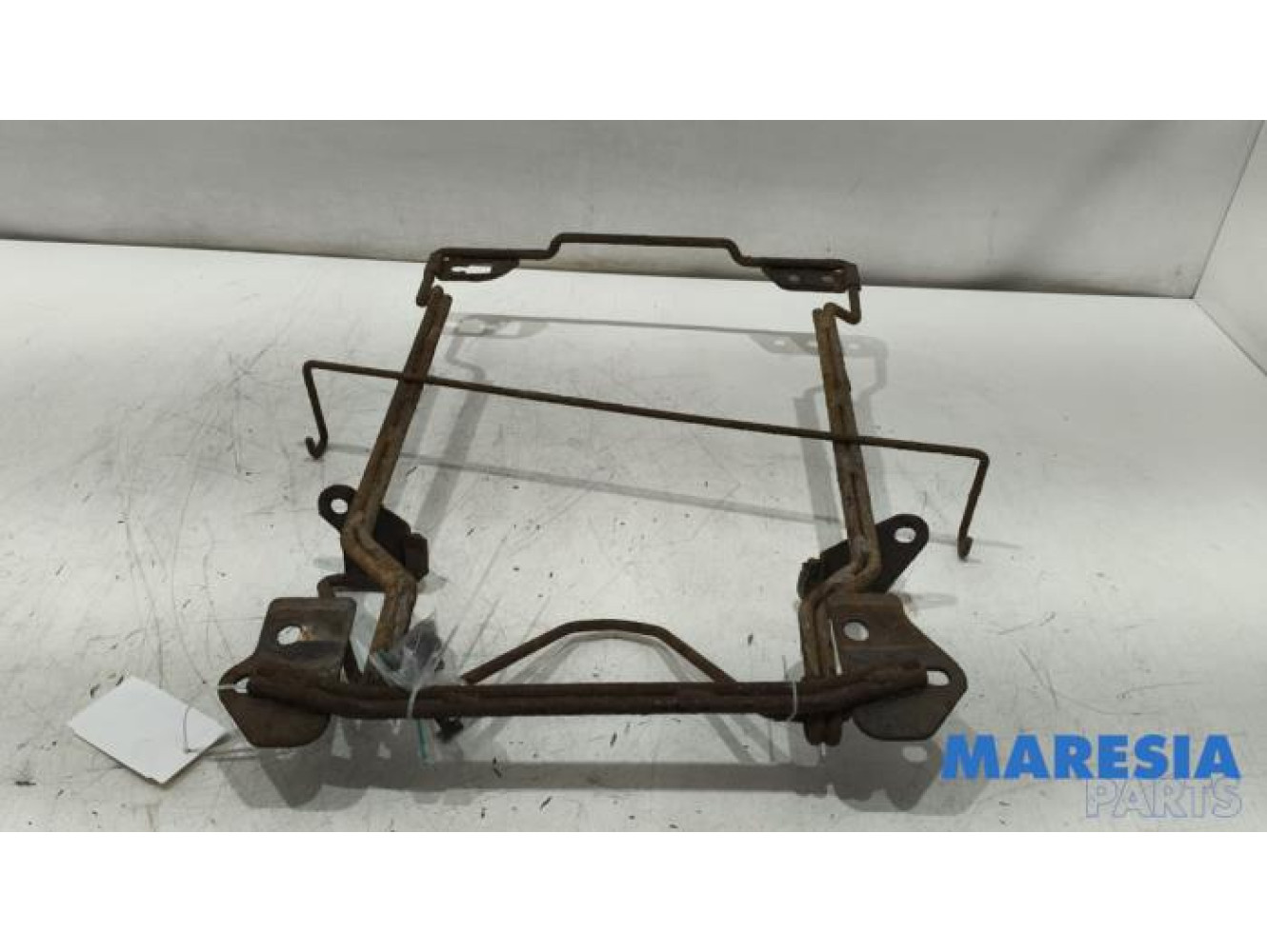 Renault - Trafic - Aufhängemechanik Reserverad