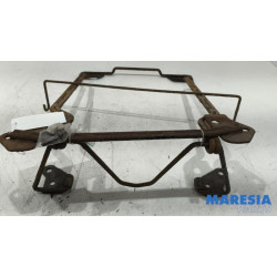 Renault - Trafic - Aufhängemechanik Reserverad