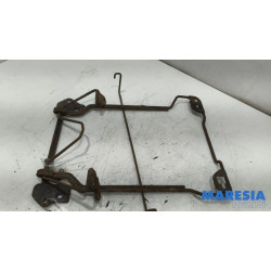 Renault - Trafic - Aufhängemechanik Reserverad