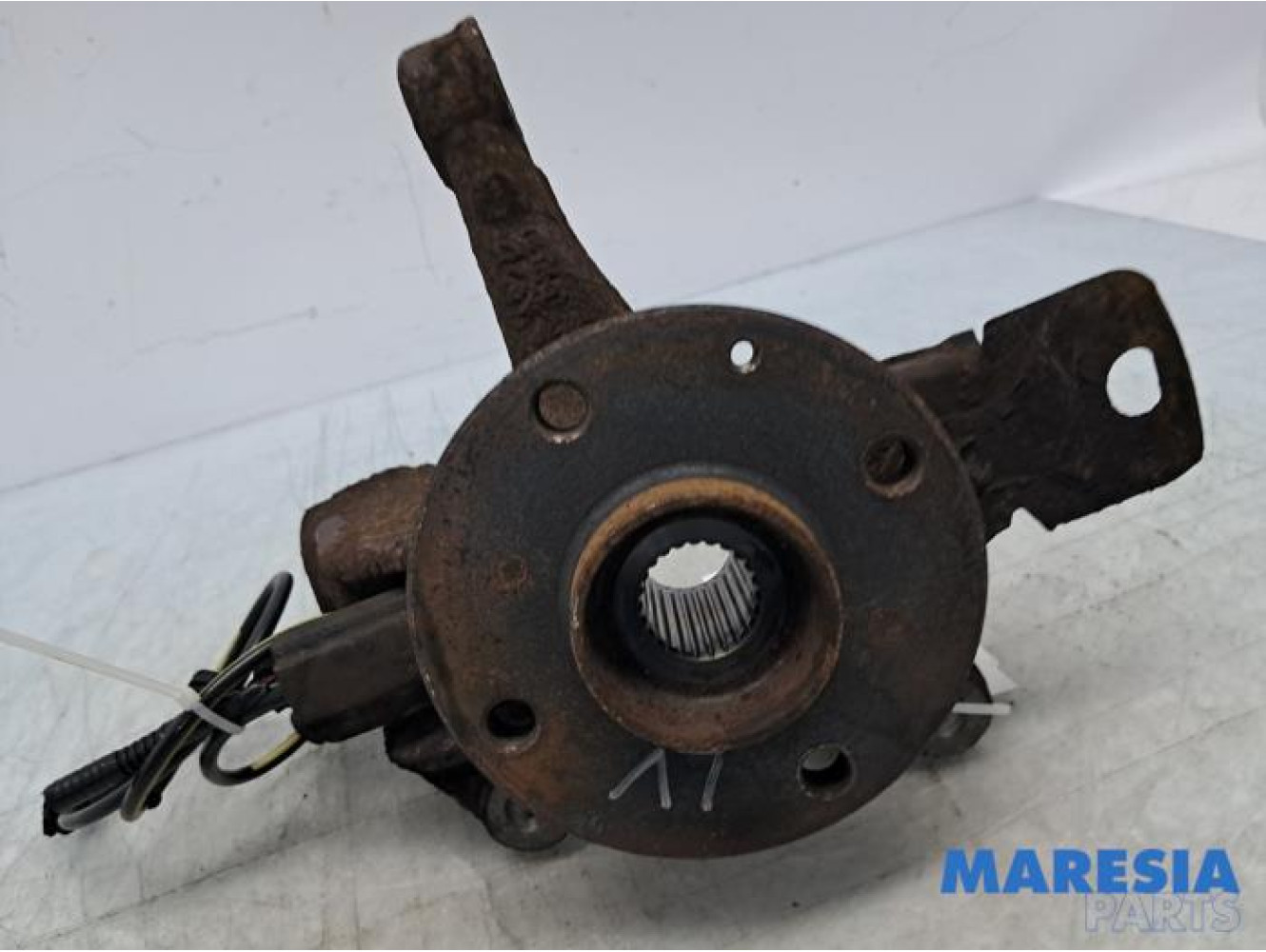 Peugeot - 107 - Knuckle, front left