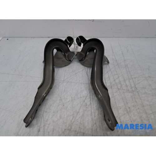 Peugeot - 107 - Motorhaube Scharnier